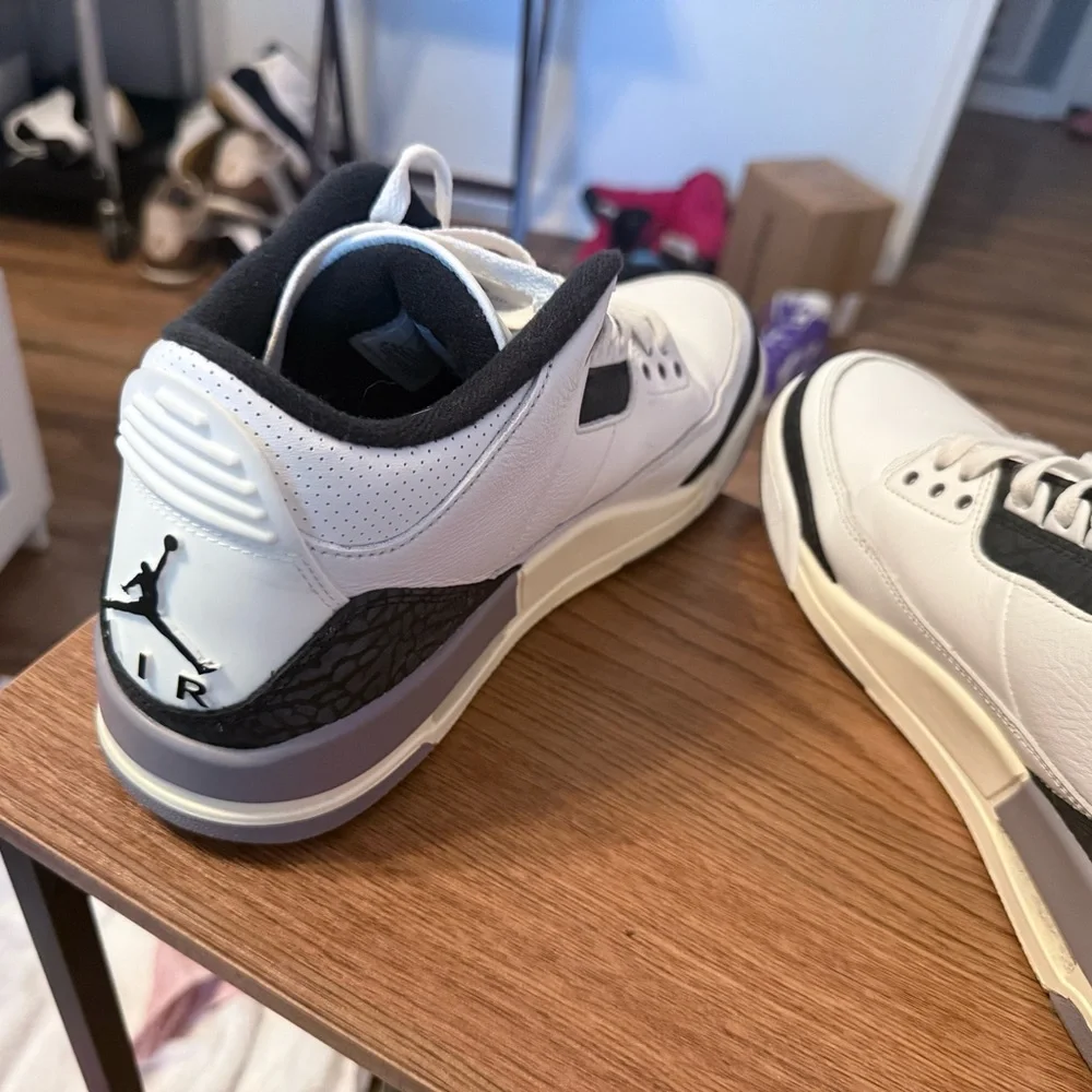 Air Jordan 3 Retro “White Cement Grey” Size 10.5 – Classic - Picture 3 of 9